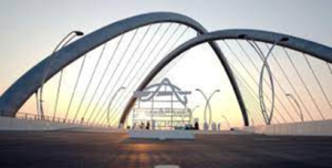 दुबई ने पहली बार यातायात के लिए अपना इन्फिनिटी ब्रिज खोला