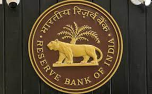 आरबीआई ने लखनऊ स्थित इंडियन मर्केंटाइल कोऑपरेटिव बैंक लिमिटेड पर छह महीने के लिए 1 लाख रुपये की निकासी सीमा के साथ प्रतिबंध लगाया