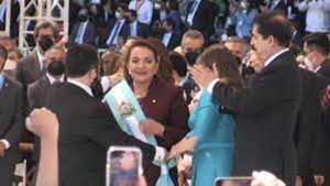 शियोमारा कास्त्रो ने होंडुरास की पहली महिला राष्ट्रपति के रूप में शपथ ली
