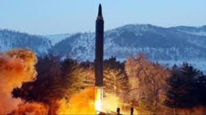 उत्तर कोरिया ने सबसे शक्तिशाली ह्वासोंग-12 इंटरमीडिएट-रेंज बैलिस्टिक मिसाइल का सफल परीक्षण किया
