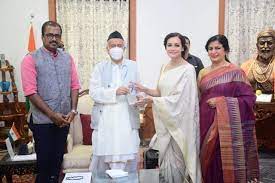 महाराष्ट्र सरकार ने दीया मिर्जा और अफरोज शाह को मदर टेरेसा मेमोरियल अवार्ड प्रदान किया