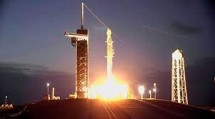 स्पेसएक्स: आईएसएस के लिए कार्गो ड्रैगन आपूर्ति मिशन का शुभारंभ