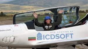 मैक रदरफोर्ड दुनिया भर में अकेले उड़ान भरने वाले सबसे कम उम्र के पायलट बने
